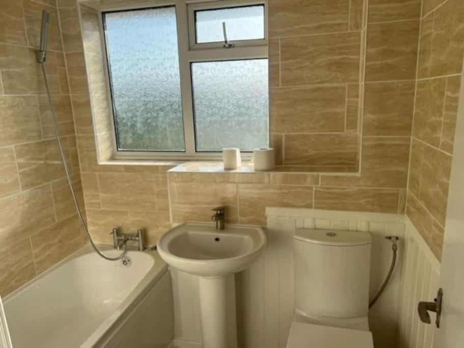 3 Bedroom Mid Terraced House Grays Eksteriør bilde